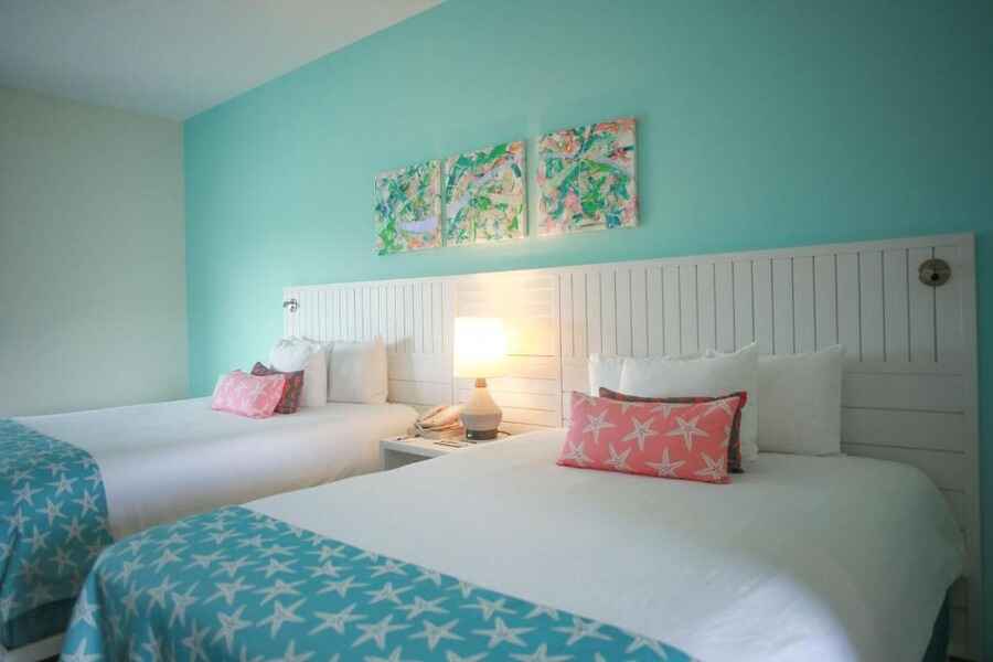 Pelican Bay Hotel Queen Room